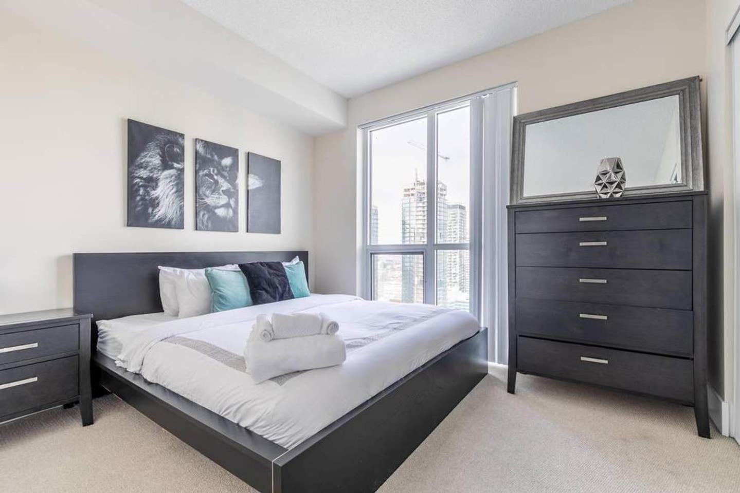 Luxury 1Br Condo - King Bed With City Views Toronto Exterior foto